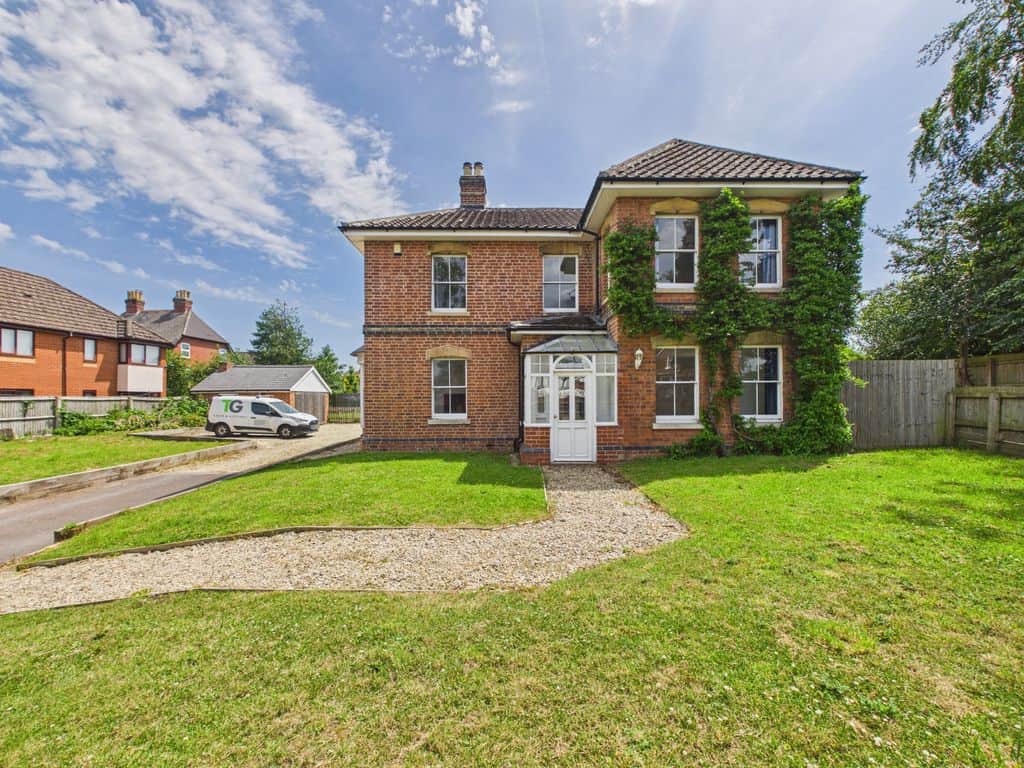 Station Road, Churchdown